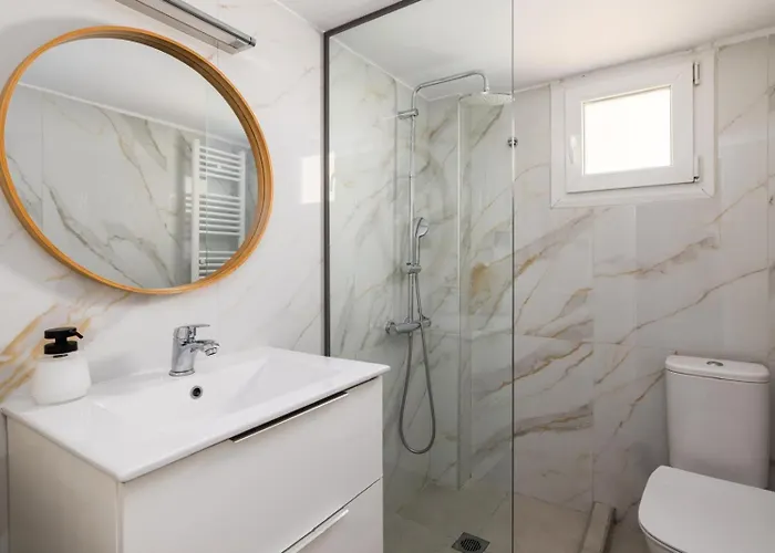 Stylish Boutique White Tower View Soluň
